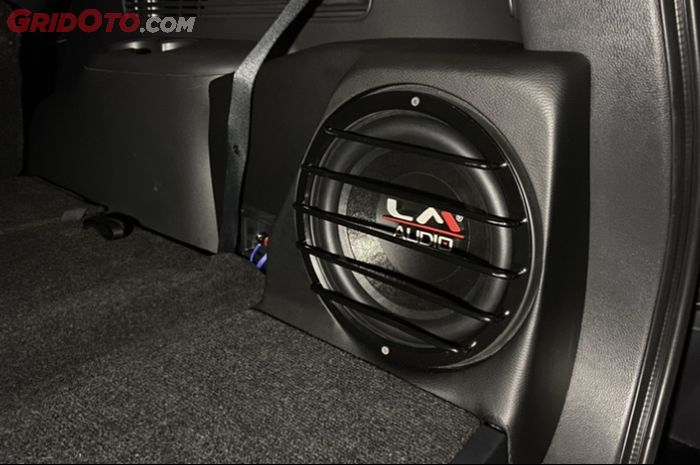 Subwoofer Pasif LM Audio LM-10JJ di Bagasi Mitsubishi Pajero Sport