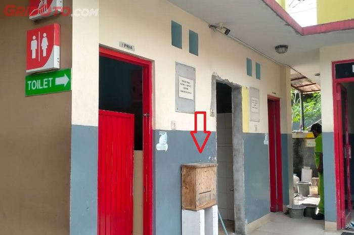 Masih ada kotak uang di depan toilet SPBU Pertamina