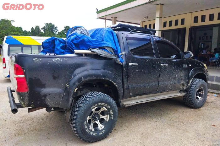 Toyota Hilux 3000cc jadi armada taksi antar kota Sorong ke kabupaten Sorong Selatan, Papua Barat