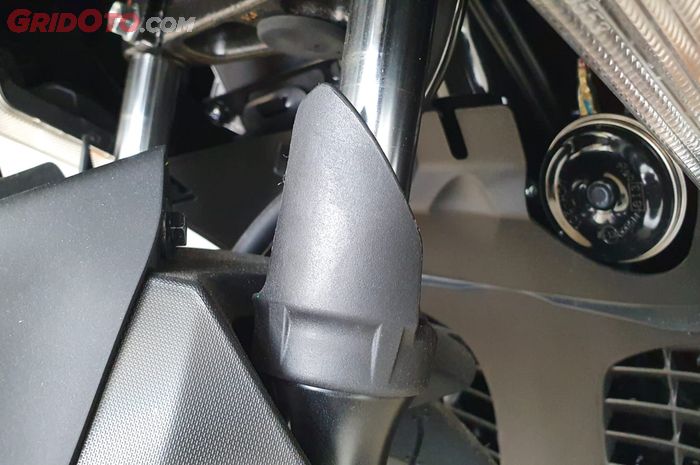 Cover front fork di Yamaha Aerox 155 Connected