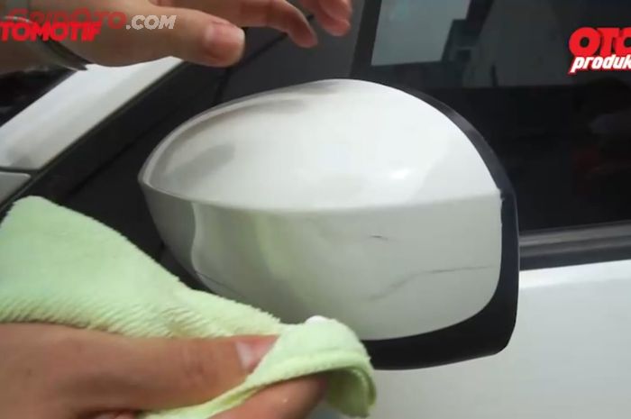 Ilustrasi kaca spion mobil bekas