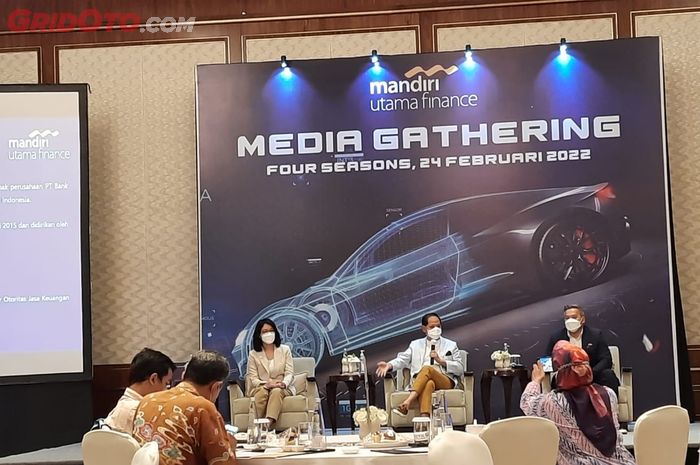 Acara media gathering Mandiri Utama Finance (MUF) di Jakarta, Kamis (24/2/2022) 