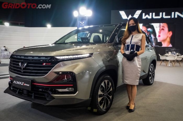 Wuling Almaz RS Pro di Jakarta Auto Week 2022