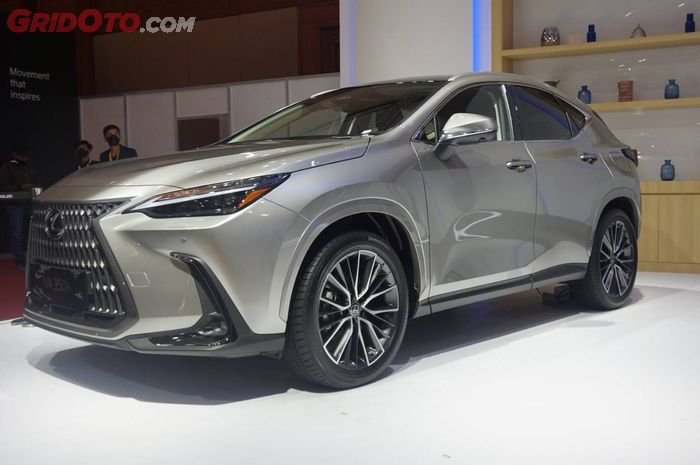 Lexus NX 350h Luxury di Jakarta Auto Week 2022.