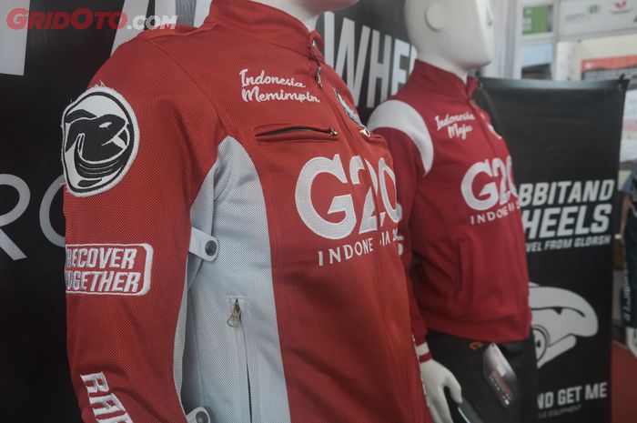 Rabbit &amp; Wheels bawa jaket riding Pak Jokowi saat ketemu Rider MotoGP ke sirkuit Mandalika, harganya Rp 1 jutaan aja.