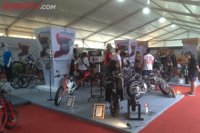 Ada pameran usaha lokal di MotoGP Indonesia, dari apparel riding sampai senapan ikan ada semua.