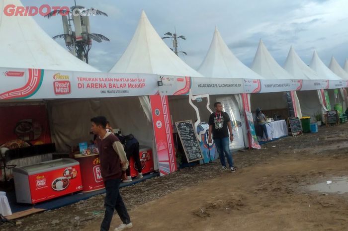 Harga makanan dan minuman di sirkuit Mandalika selama MotoGP Indonesia bersahabat buat budget cekak sampai sultan.