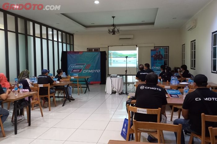 PT MForce Indonesia gelar nonton bareng Moto3 di Bandar Djakarta, Bekasi, Jawa Barat, Minggu (20/3/2022).