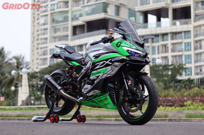 Modifikasi Kawasaki Ninja ZX-25R milik Sam, pede tampil hedon!