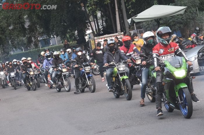 Jakarta dibuat ngebul, buka bersama 2 Stroke Lovers Indonesia 2022 dihadiri ratusan motor.