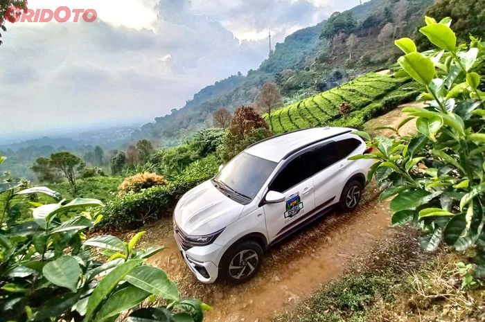 Toyota Rush GR Sport diajak ke jalan tanah kala Holiday Fun Drive 2022