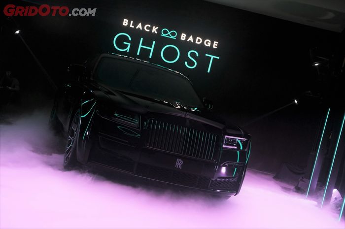Jangan cuma dipajang, Rolls-Royce mau Black Badge Ghost lebih sering diajak jalan oleh para pemiliknya di Indonesia.