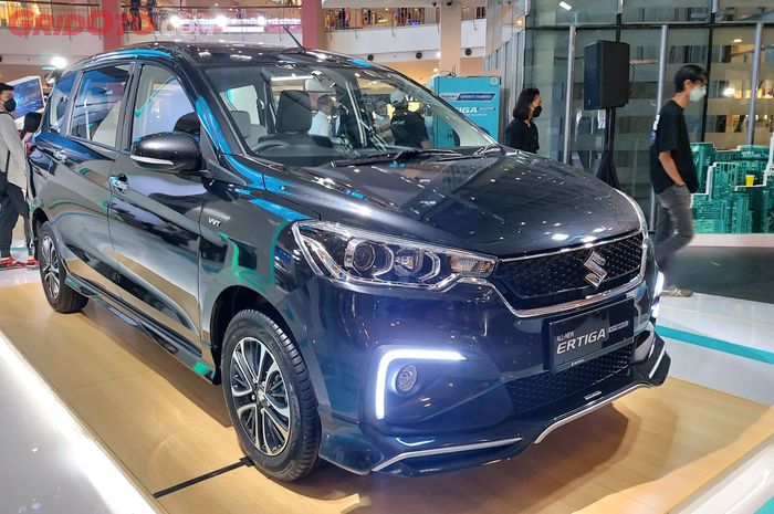 Suzuki Ertiga Hybrid terbaru saat peluncuran di Jakarta (10/6/22)