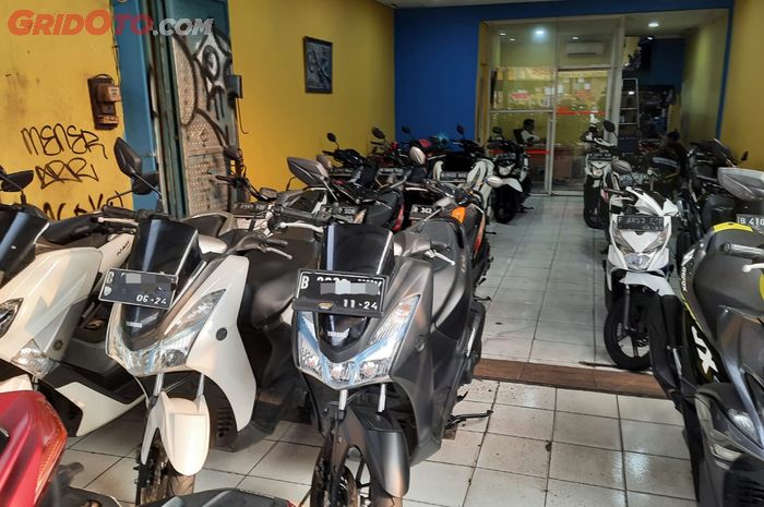 Deretan motor bekas di showroom Sahabat Motor di Tangerang Selatan