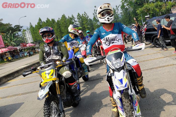 Merek apparel riding local pride RYMN Moto Division baru saja diresmikan, spesialis jersey set off-road, harga produknya mulai Rp 1,2 jutaan.