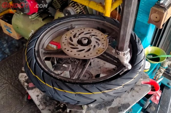 Harga ban motor matik ring 14 dijual mulai Rp 150 ribu