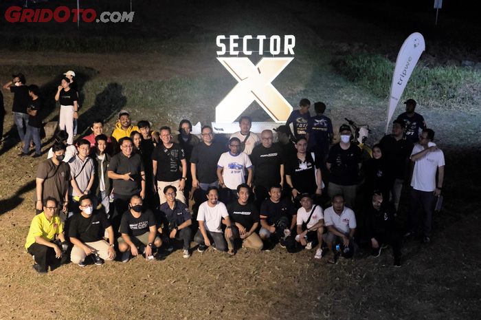 Saturday Meet Up di Sector X by Xclub diramaikan ratusan peserta, akhir bulan bakal digelar lagi dengan tema retro.