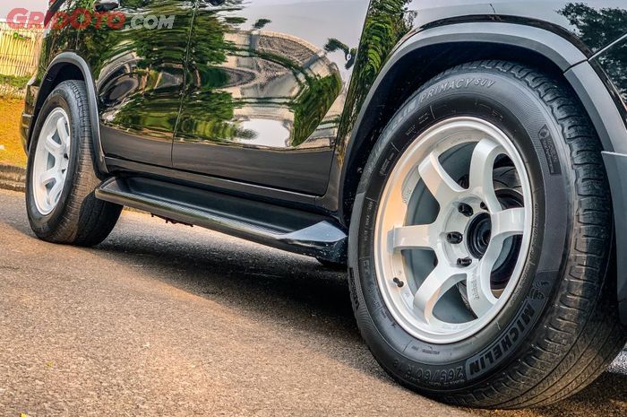 Ilustrasi kaki-kaki mobil