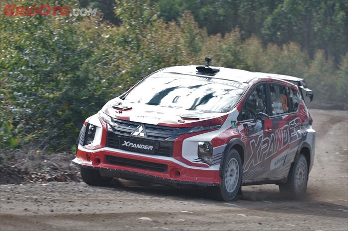 Aspirasi juara Rifat Sungkar dan Xpander Rally Team pupus akibat selang intercooler di Danau Toba Rally 2022.