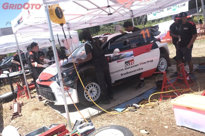 Pentingnya peran tim mekanik di Danau Toba Rally 2022, ternyata sampai ada latihannya sendiri.