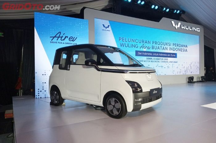 Mobil listrik Wuling Air ev secara resmi mulai diproduksi lokal di pabrik Cikarang, Jawa Barat