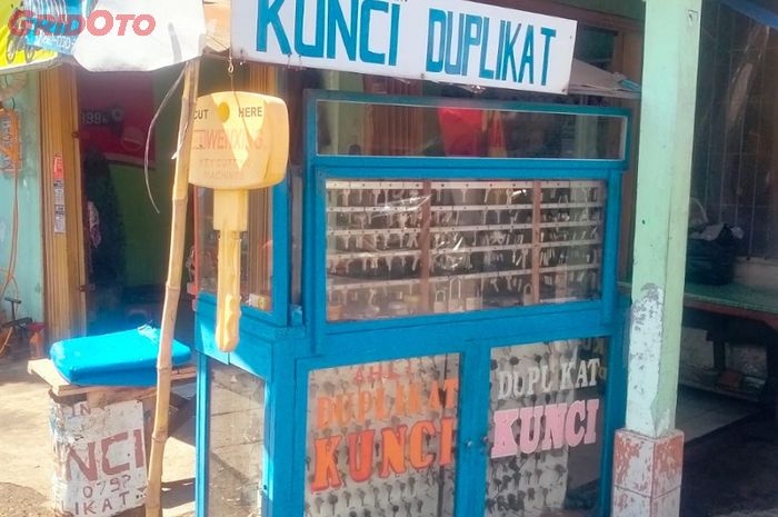 Duplikat kunci motor dan mobil