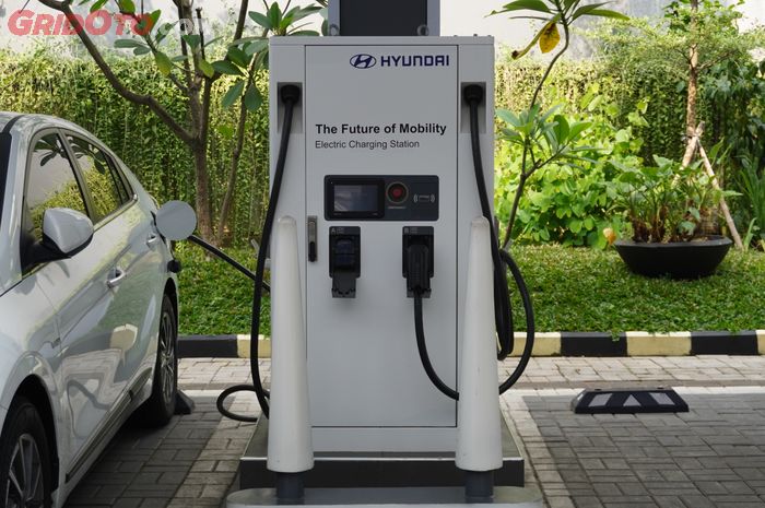 Satu Alat DC Fast Charging dengan Daya Listrik 50 kW Per Kepala Charger