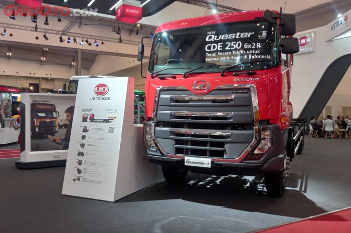 PT UD Astra Indonesia tampilkan produk Quester UD Trucks Euro 5 di GIIAS 2022.
