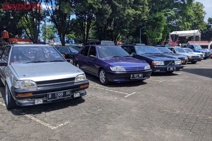 komunitas Group Otomotif 1990 bersama Malique Selatan Djakarta menggelar acara bertajuk Lintas Melawai Autoweek 2022.