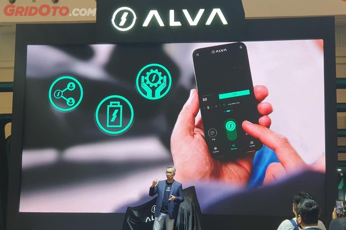 Ilustrasi tampilan aplikasi Alva Mobile App untuk motor listrik Alva One