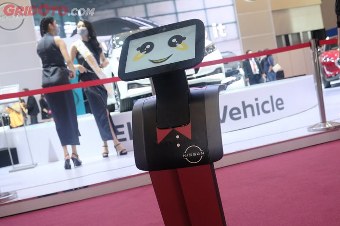 Jadi pusat perhatian, ada SPG Robot di booth Nissan yang ada di GIIAS 2022, canggih dan ramah juga loh.
