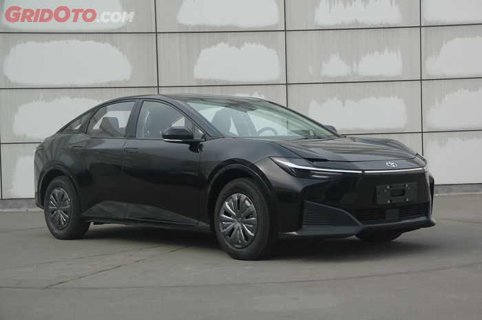 Tampilan mobil listrik Toyota bZ3 sudah bocor lewat laman Kementerian Industri dan Teknologi Informasi Tiongkok.