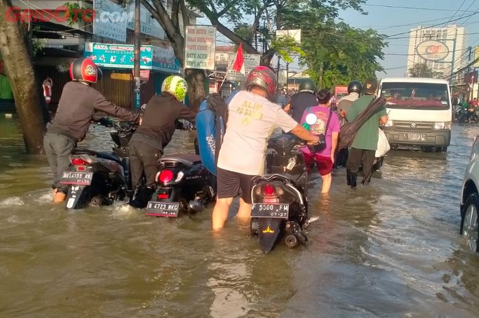 Banjir di Jl. K.H. Hasyim Ashari, Ciledug, Tangerang
