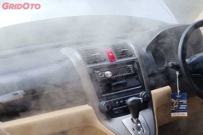 Perawatan mudah yang bisa dilakukan jaga AC mobil dingin freon awet. ILUSTRASI. Kabut dari AC mobil.