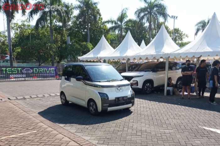 Tersedia unit test drive Wuling Air ev di GIIAS Surabaya 2022