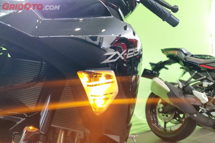 Ilustrasi lampu sein di motor bekas