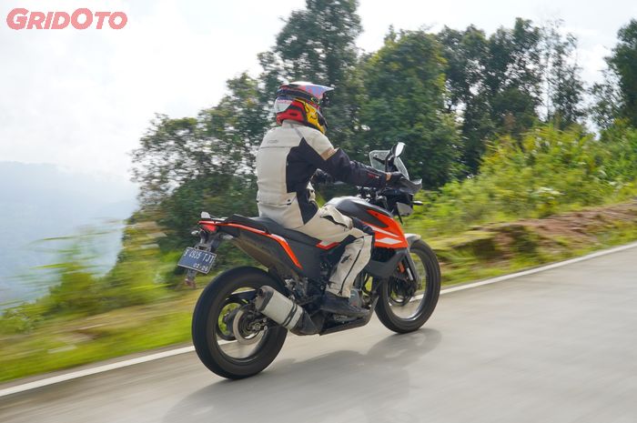 Konsumsi bensin KTM 250 Adventure terbilang irit