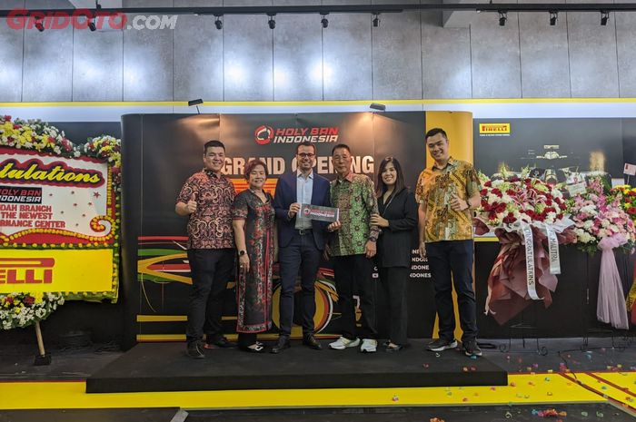  Pirelli bersama distributor resminya Holy Ban Indonesia membuka outlet Pirelli Performance Center di Jakarta Selatan, Sabtu (15/10/2022).