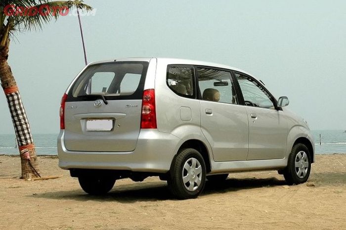 Harga mobil bekas di bawah Rp 100 juta