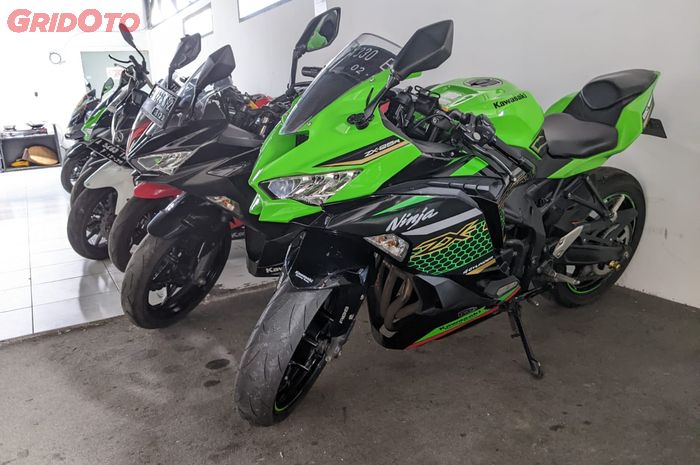 Sewa Kawasaki Ninja ZX-25R di Riple Motorental mulai Rp 600 ribuan