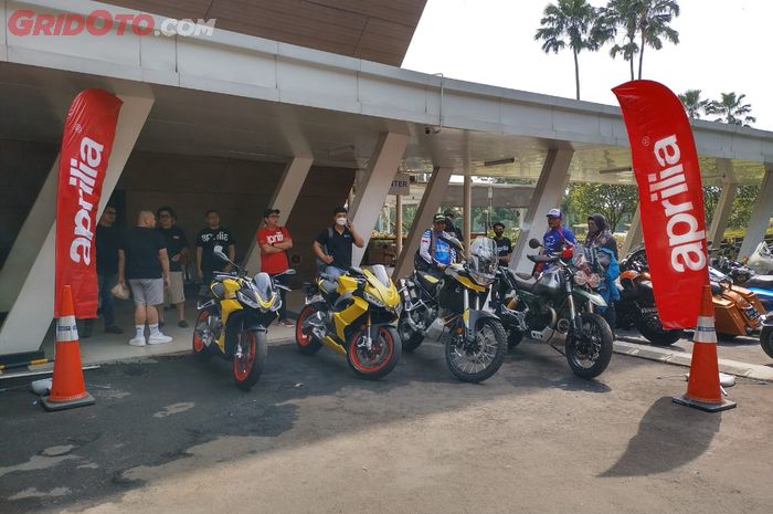 Acara nobar dan test ride Aprilia Moto Guzzi oleh PT PID di kawasan Pondok Indah, Jakarta Selatan