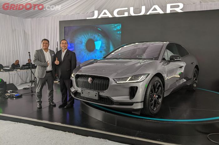 PT JLM Auto Indonesia secara resmi meluncurkan mobil listrik pertama Jaguar I-Pace di Edutown Area BSD