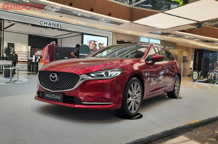 Mazda6 Estate yang menjadi display di Jakarta Fashion Week (JFW) 2023