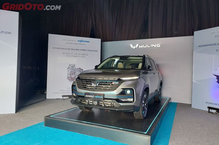Harga Wuling Almaz paling murah Rp 303 jutaan