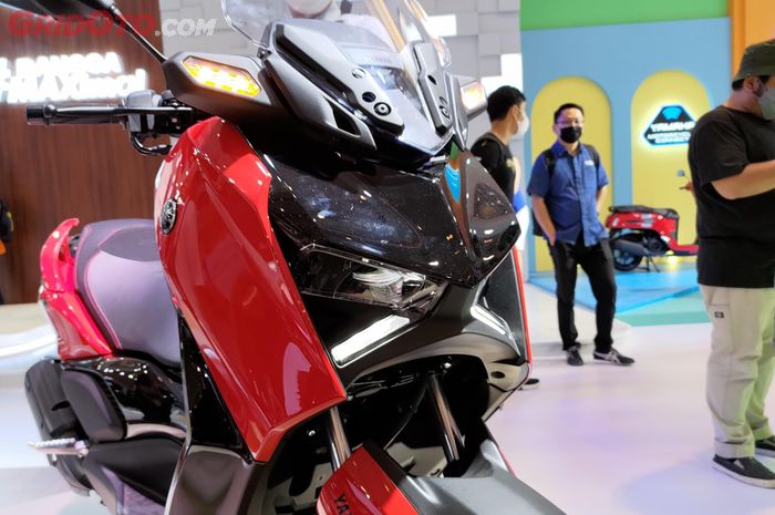 Motornya masih gres, ini dia skema cicilan Yamaha XMAX 250 Connected di IMOS 2022, ada promo potongan tenor juga.