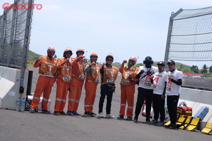 Marshal dan tim medis ungkap suka duka bertugas pada balapan di sirkuit Mandalika, Lombok.