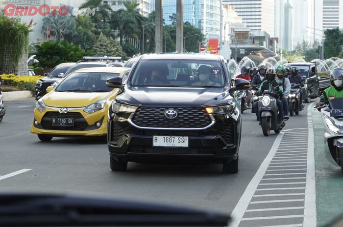 Test Drive Toyota Kijang Innova Zenix 