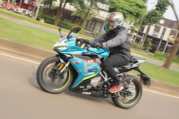 CFMoto 250SR dibekali desain sporty, mesin powerful dan fitur menarik