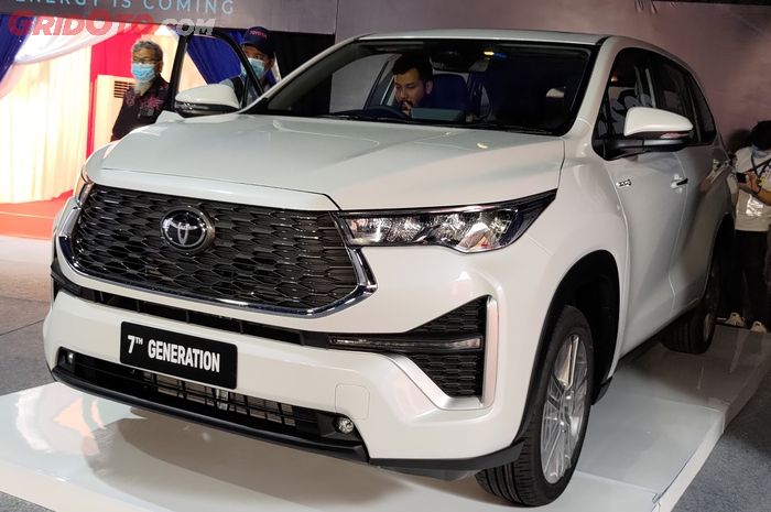 Enggak cuma jago kandang, Toyota Innova Zenix buatan Karawang akan diekspor ke belasan negara di seluruh dunia, segini jumlahnya.