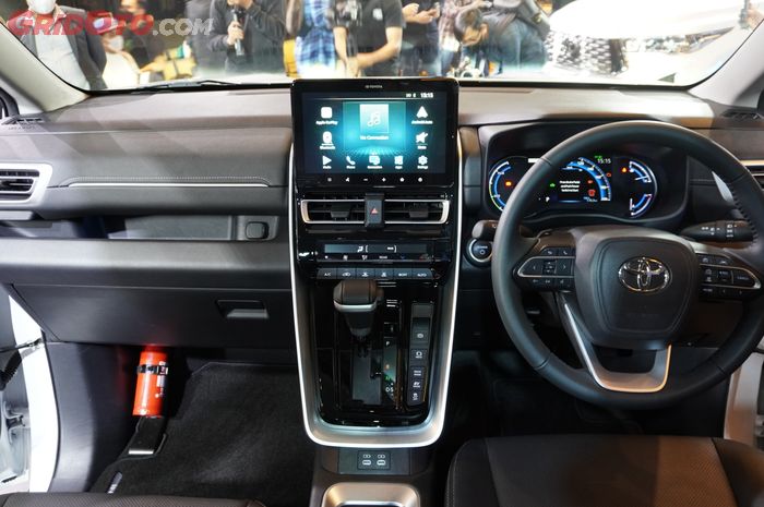 Toyota Kijang Innova Zenix dengan Layout Dashboard dan Setir Baru